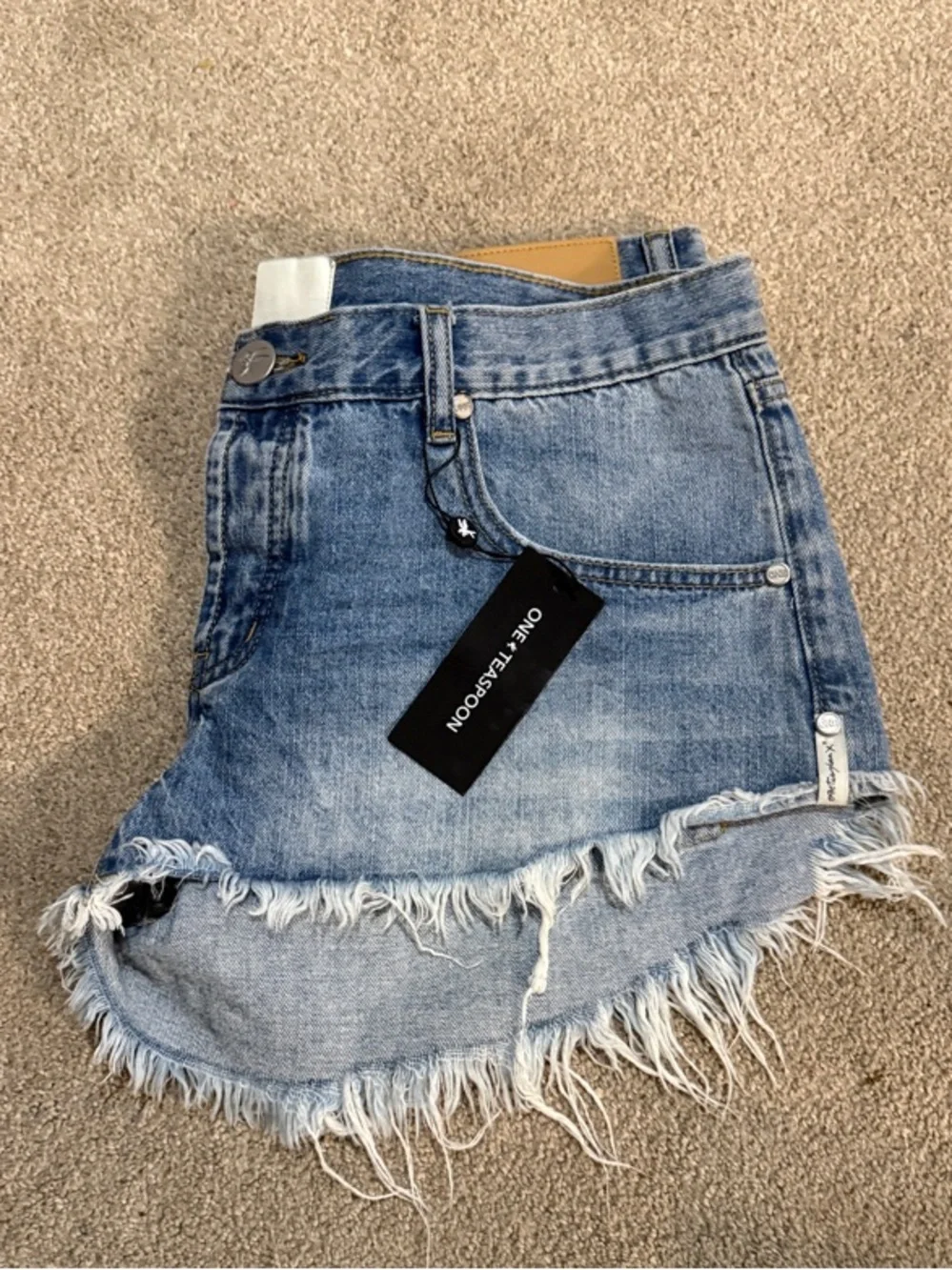 One Teaspoon Dukes Low Waist faded blue Frayed Hem Denim Shorts Size 30 Waist - Picture 6 of 11